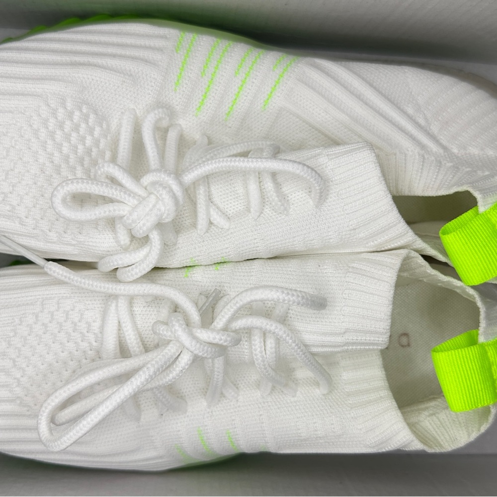 Danskin Positive White and Green Athletic Sneakers Lightweight Mesh